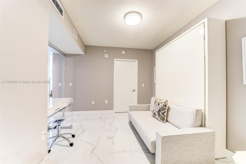Condo in Sunny Isles Beach, Florida, 2 bedrooms  № 1716254 - photo 2
