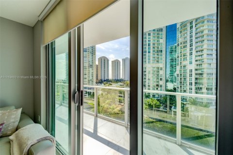 Condo in Sunny Isles Beach, Florida, 2 bedrooms  № 1716254 - photo 8