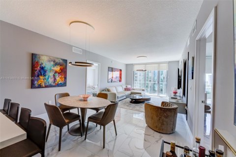 Condo in Sunny Isles Beach, Florida, 2 bedrooms  № 1716254 - photo 17