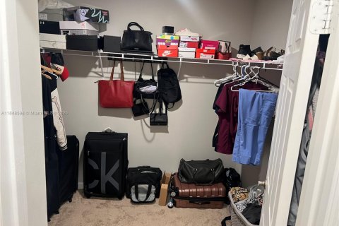 House in Port St. Lucie, Florida 4 bedrooms, 167.78 sq.m. № 2022386 - photo 18