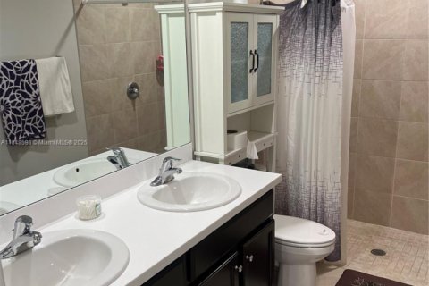 House in Port St. Lucie, Florida 4 bedrooms, 167.78 sq.m. № 2022386 - photo 16