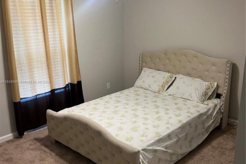 House in Port St. Lucie, Florida 4 bedrooms, 167.78 sq.m. № 2022386 - photo 7