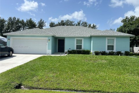 House in Port St. Lucie, Florida 4 bedrooms, 167.78 sq.m. № 2022386