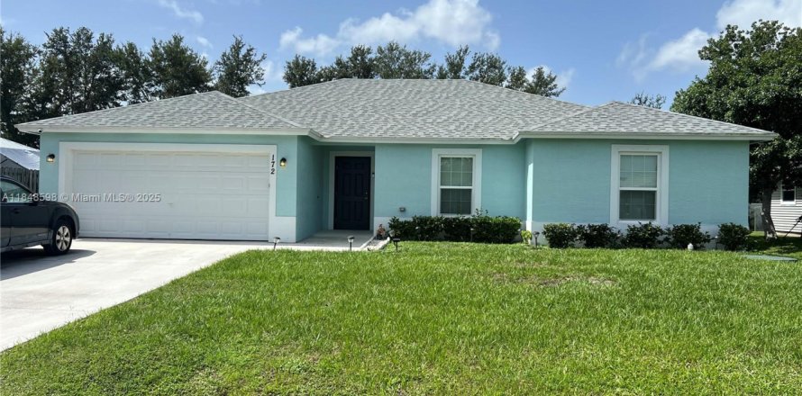 House in Port St. Lucie, Florida 4 bedrooms, 167.78 sq.m. № 2022386