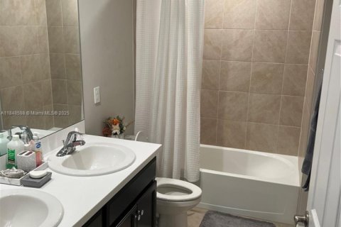 House in Port St. Lucie, Florida 4 bedrooms, 167.78 sq.m. № 2022386 - photo 21