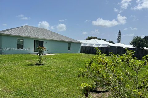 House in Port St. Lucie, Florida 4 bedrooms, 167.78 sq.m. № 2022386 - photo 26