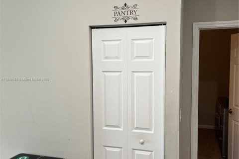 House in Port St. Lucie, Florida 4 bedrooms, 167.78 sq.m. № 2022386 - photo 22