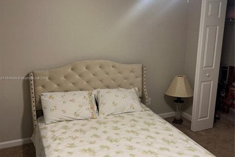 House in Port St. Lucie, Florida 4 bedrooms, 167.78 sq.m. № 2022386 - photo 8