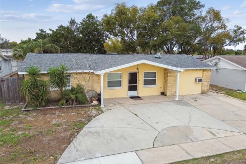 Casa en venta en New Port Richey, Florida, 2 dormitorios, 119.19 m2 № 1521495 - foto 1