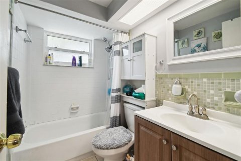 Casa en venta en New Port Richey, Florida, 2 dormitorios, 119.19 m2 № 1521495 - foto 7