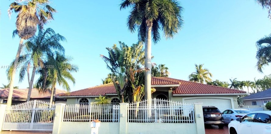 Casa en Miami, Florida 5 dormitorios, 227.98 m2 № 1742017