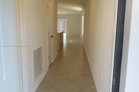 Снять в аренду виллу или дом в Форт Майерс, Флорида 3 спальни, № 1946569 - фото 18