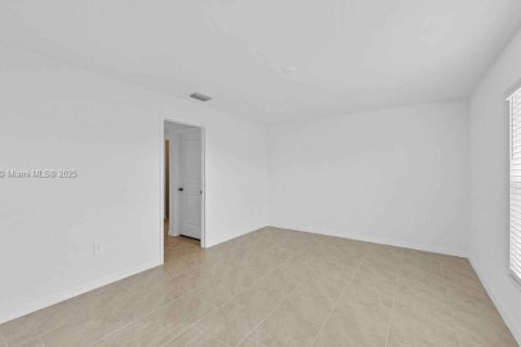 Снять в аренду виллу или дом в Форт Майерс, Флорида 3 спальни, № 1946569 - фото 11