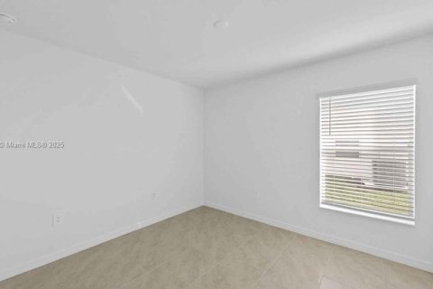 Снять в аренду виллу или дом в Форт Майерс, Флорида 3 спальни, № 1946569 - фото 9