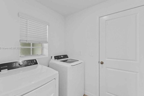 Снять в аренду виллу или дом в Форт Майерс, Флорида 3 спальни, № 1946569 - фото 7