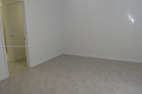 Снять в аренду виллу или дом в Форт Майерс, Флорида 3 спальни, № 1946569 - фото 14