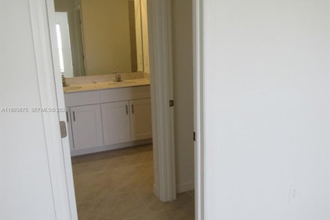 Снять в аренду виллу или дом в Форт Майерс, Флорида 3 спальни, № 1946569 - фото 20