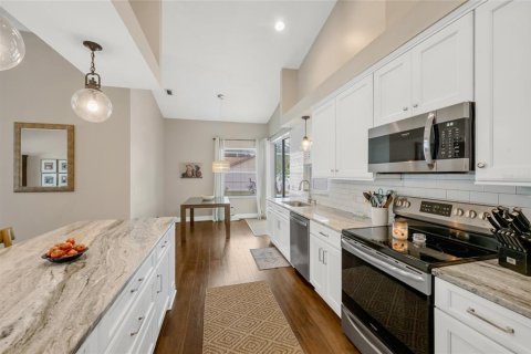 Casa en venta en Brandon, Florida, 4 dormitorios, 226.03 m2 № 2384121 - foto 6