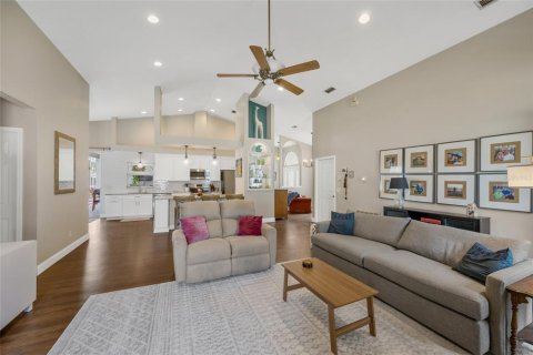 Casa en venta en Brandon, Florida, 4 dormitorios, 226.03 m2 № 2384121 - foto 3