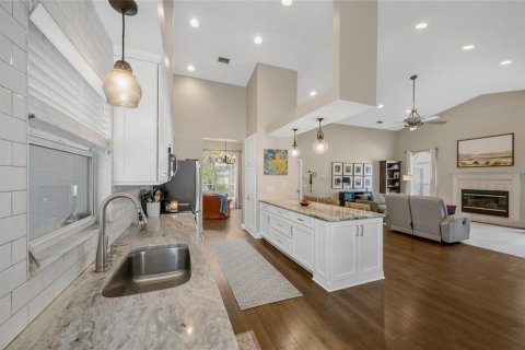 Casa en venta en Brandon, Florida, 4 dormitorios, 226.03 m2 № 2384121 - foto 4