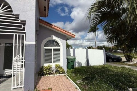 Снять в аренду виллу или дом в Хайалиа Гарденс, Флорида 2 спальни, 130.25м2, № 1991585 - фото 4