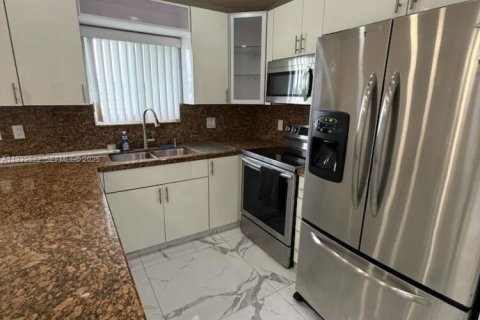 Снять в аренду виллу или дом в Хайалиа Гарденс, Флорида 2 спальни, 130.25м2, № 1991585 - фото 30