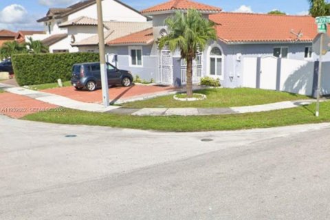 Снять в аренду виллу или дом в Хайалиа Гарденс, Флорида 2 спальни, 130.25м2, № 1991585 - фото 2