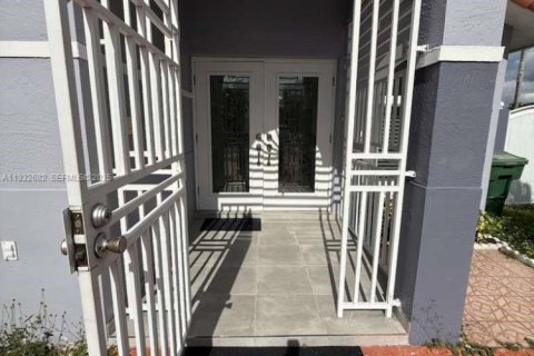 Снять в аренду виллу или дом в Хайалиа Гарденс, Флорида 2 спальни, 130.25м2, № 1991585 - фото 5