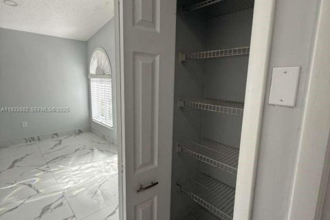 Снять в аренду виллу или дом в Хайалиа Гарденс, Флорида 2 спальни, 130.25м2, № 1991585 - фото 20