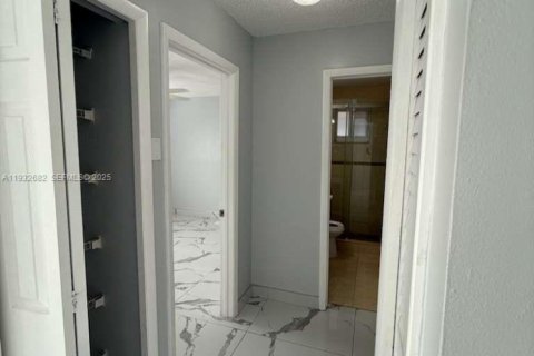 Снять в аренду виллу или дом в Хайалиа Гарденс, Флорида 2 спальни, 130.25м2, № 1991585 - фото 18