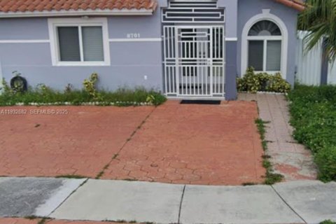 Снять в аренду виллу или дом в Хайалиа Гарденс, Флорида 2 спальни, 130.25м2, № 1991585 - фото 1