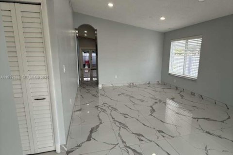 Снять в аренду виллу или дом в Хайалиа Гарденс, Флорида 2 спальни, 130.25м2, № 1991585 - фото 24