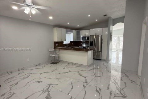 Снять в аренду виллу или дом в Хайалиа Гарденс, Флорида 2 спальни, 130.25м2, № 1991585 - фото 11