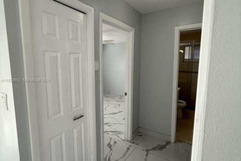 Снять в аренду виллу или дом в Хайалиа Гарденс, Флорида 2 спальни, 130.25м2, № 1991585 - фото 19