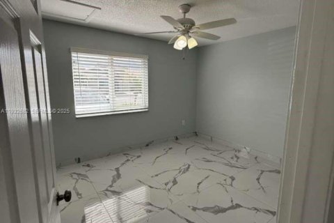 Снять в аренду виллу или дом в Хайалиа Гарденс, Флорида 2 спальни, 130.25м2, № 1991585 - фото 7