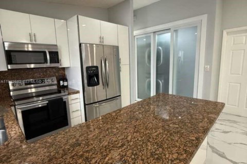 Снять в аренду виллу или дом в Хайалиа Гарденс, Флорида 2 спальни, 130.25м2, № 1991585 - фото 29