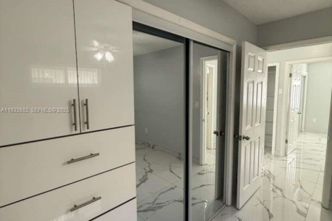 Снять в аренду виллу или дом в Хайалиа Гарденс, Флорида 2 спальни, 130.25м2, № 1991585 - фото 14