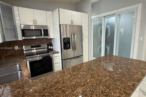 Снять в аренду виллу или дом в Хайалиа Гарденс, Флорида 2 спальни, 130.25м2, № 1991585 - фото 25