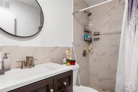 House in Lauderdale Lakes, Florida 3 bedrooms, 136.29 sq.m. № 2043903 - photo 12