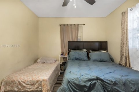 House in Lauderdale Lakes, Florida 3 bedrooms, 136.29 sq.m. № 2043903 - photo 14