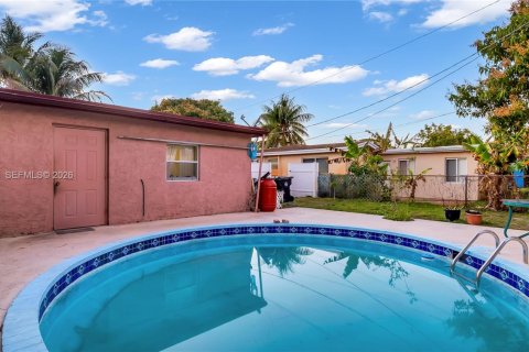 House in Lauderdale Lakes, Florida 3 bedrooms, 136.29 sq.m. № 2043903 - photo 24