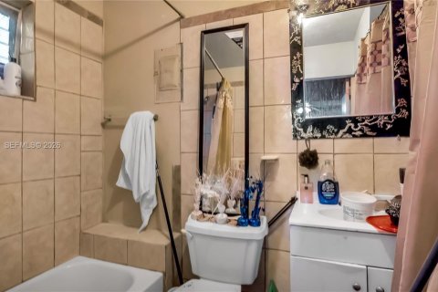 House in Lauderdale Lakes, Florida 3 bedrooms, 136.29 sq.m. № 2043903 - photo 21