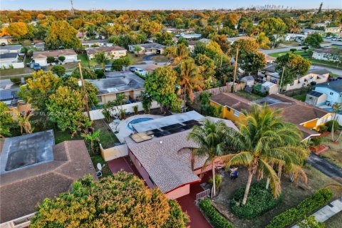 House in Lauderdale Lakes, Florida 3 bedrooms, 136.29 sq.m. № 2043903 - photo 4