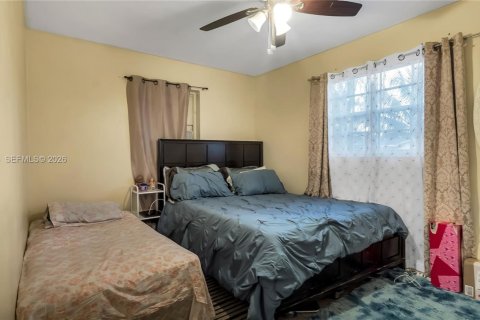House in Lauderdale Lakes, Florida 3 bedrooms, 136.29 sq.m. № 2043903 - photo 13