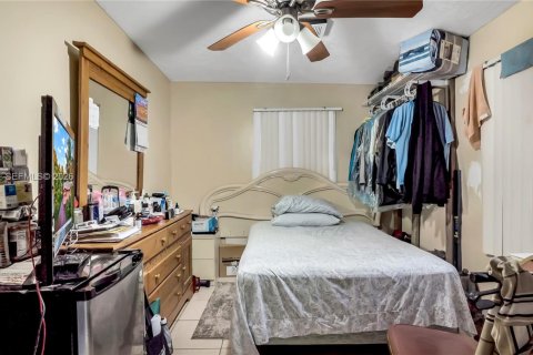 House in Lauderdale Lakes, Florida 3 bedrooms, 136.29 sq.m. № 2043903 - photo 15