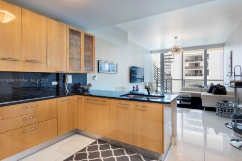 Condo in Miami Beach, Florida, 1 bedroom  № 1872167 - photo 11
