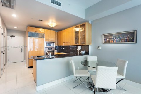 Condo in Miami Beach, Florida, 1 bedroom  № 1872167 - photo 13