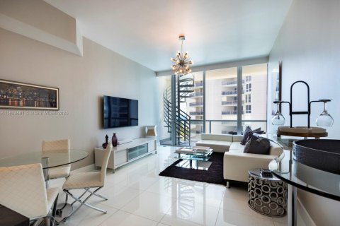 Condo in Miami Beach, Florida, 1 bedroom  № 1872167 - photo 3