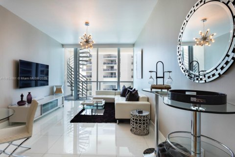 Condo in Miami Beach, Florida, 1 bedroom  № 1872167 - photo 2