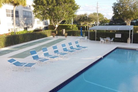 Condo in Lake Worth, Florida, 2 bedrooms  № 945545 - photo 1